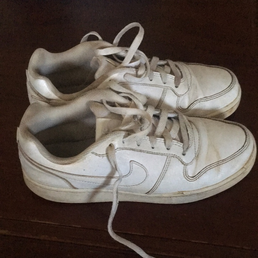 Nike - Picture 3 of 5